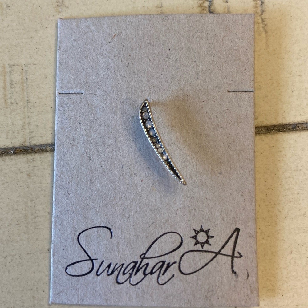 Dagger Ear Climber Silver/White Opal